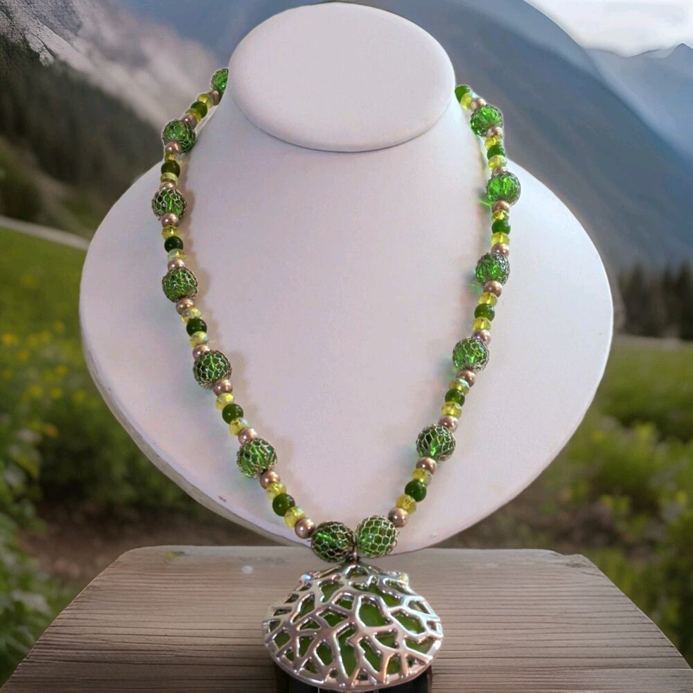 Vintage Green Beaded Necklace 22" Silver Tone Charm Pendant Toggle Clasp Boho